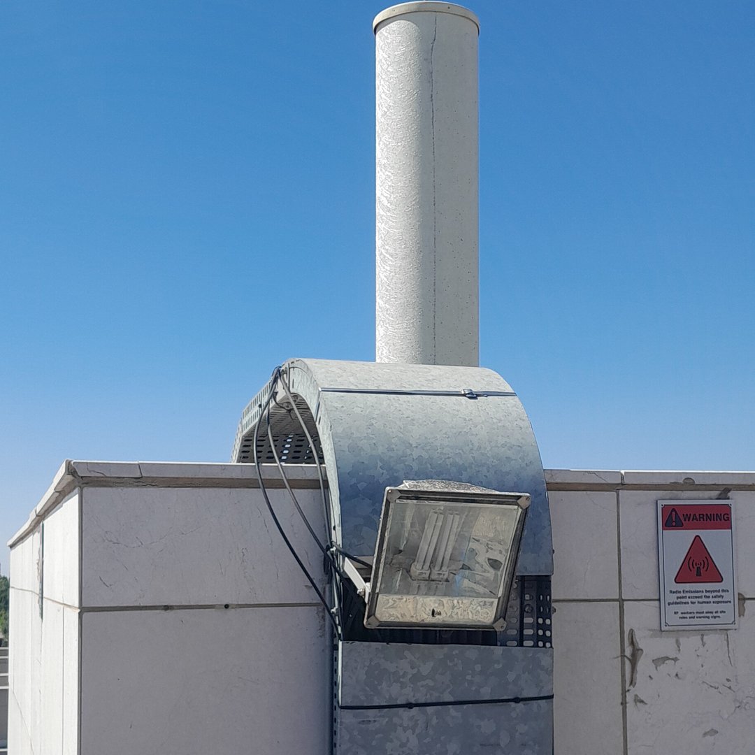 Rooftop antenna mast